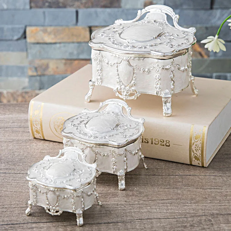

2024 Luxury Vintage Metal Jewelry Box Trinket Organizer Storage Box Valentine Wedding Christmas Birthday Gift Dresser Deco