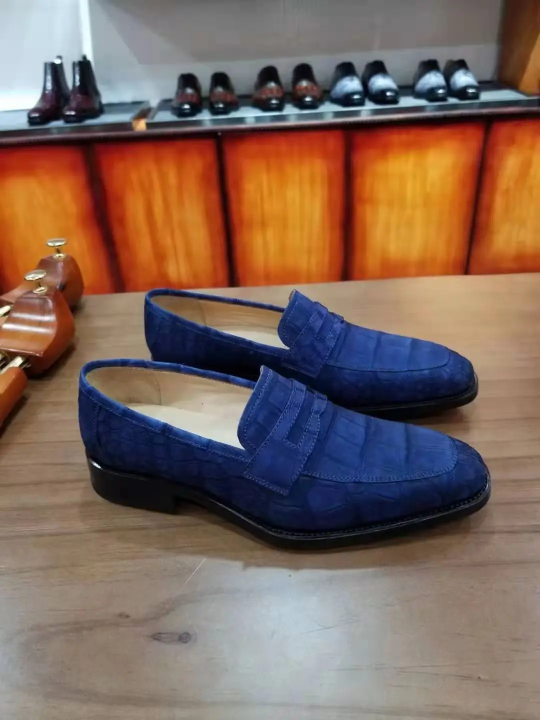 Genuine crocodile skin belly leather men fashion shoe sneaker deep blue suede alligator skin men leisure loafer shoe