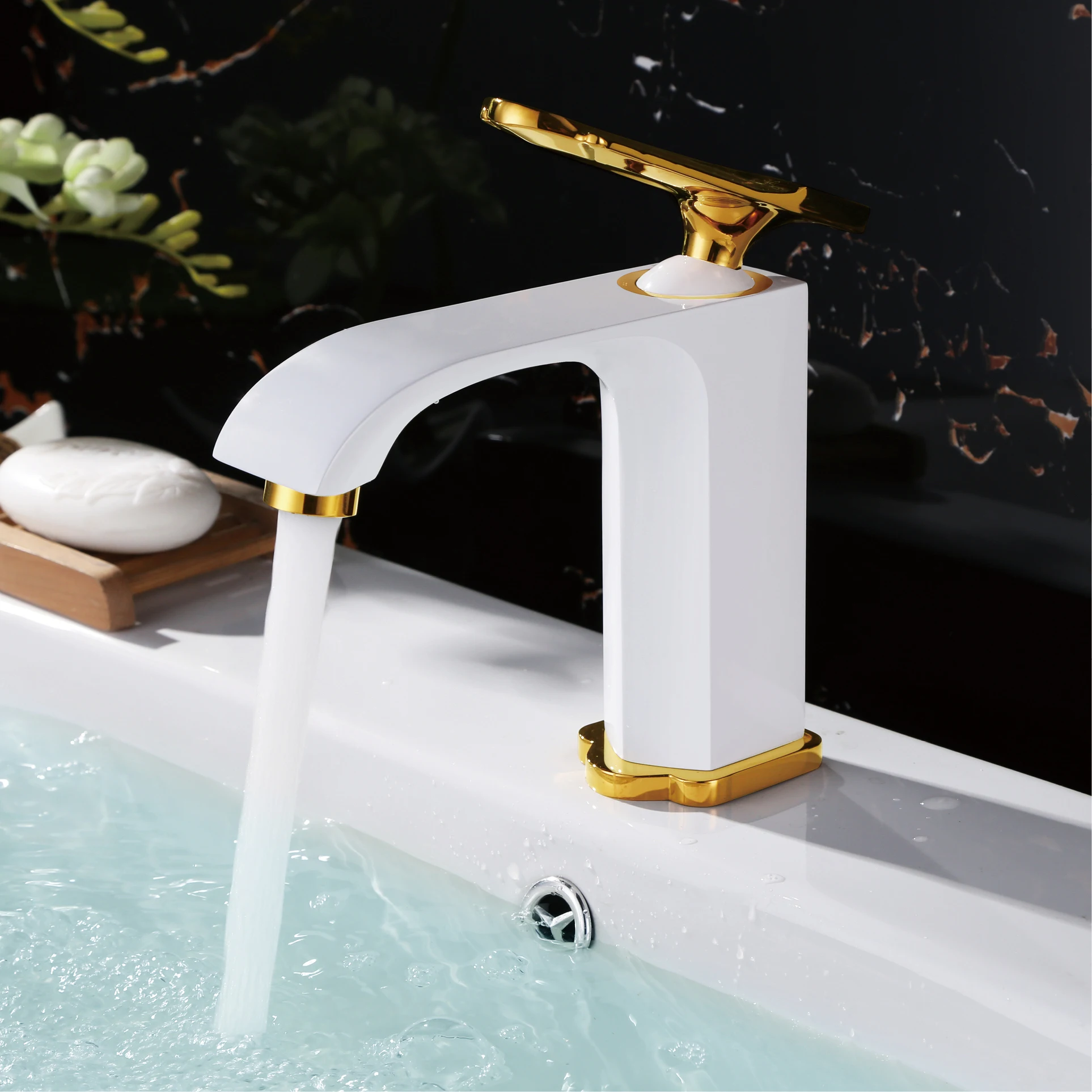 

High Quality Brass bathroom sink faucet Low style single hole single handle cold hot water basin mixer faucet luxury bath tap