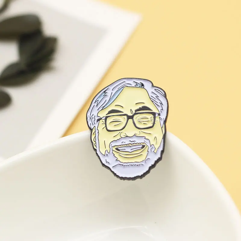 Broche de retrato de cabeza Miyazaki Hayao y alfileres de esmalte Totoro para hombres y mujeres, joyería de moda, regalos, insignias de solapa de