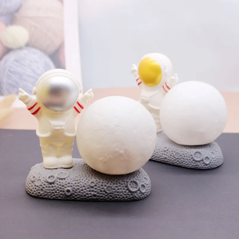 Astronaut Moon Light LED Creative Spaceman Night Light Nordic Style Bedroom Bedside Lamp Desktop Creative Decoration