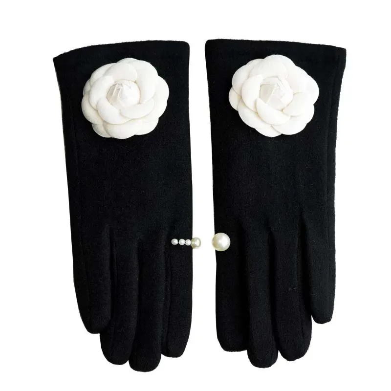 Fashion Winter White Camellia Gloves Women Pearl Cashmere Touch Screen Keep Warm Full Finger Gloves New Korea Outdoor