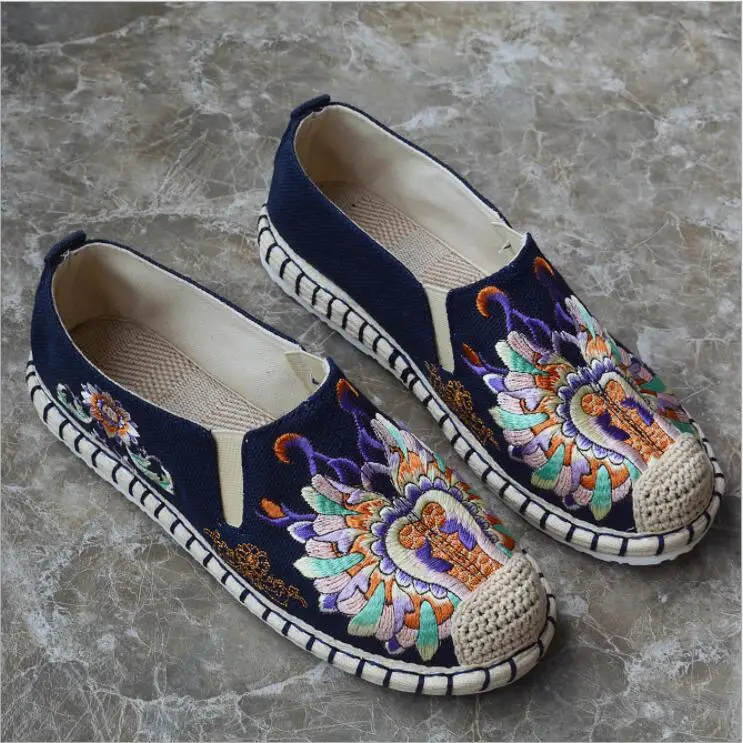 Yunnan Dali city embroidered hemp shoes plant flowers embroidered loafers comfortable casual Cotton Linen shoes Traditional