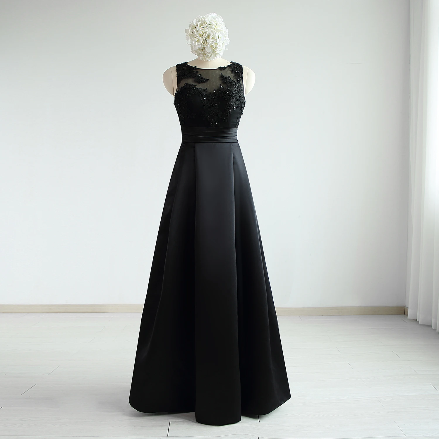 Black Satin Lace Beading  Sleeveless Floor-Length A-Line Mother Of The Bride Dresses Custom Made