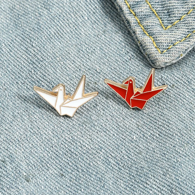 Paper Cranes Enamel Pins Custom White Red Origami Bird Brooches Simple Animal Bag Lapel Pin Shirt Badge Jewelry Gift Kids Friend