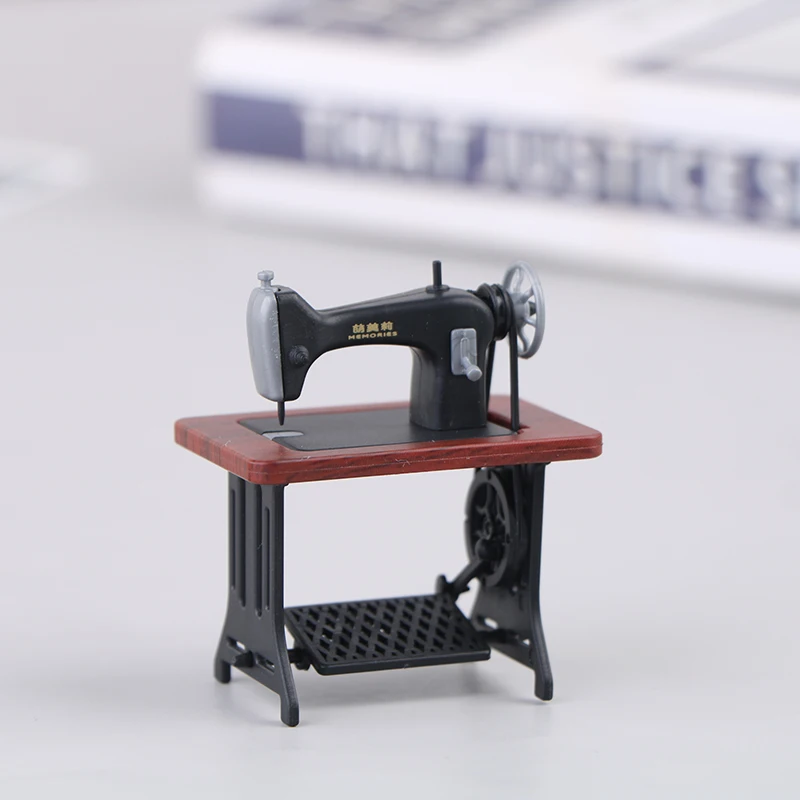 Dollhouse Decor Miniature Furniture Wooden Sewing Machine with Thread Scissors Accessories for Dolls House Toys for Girls