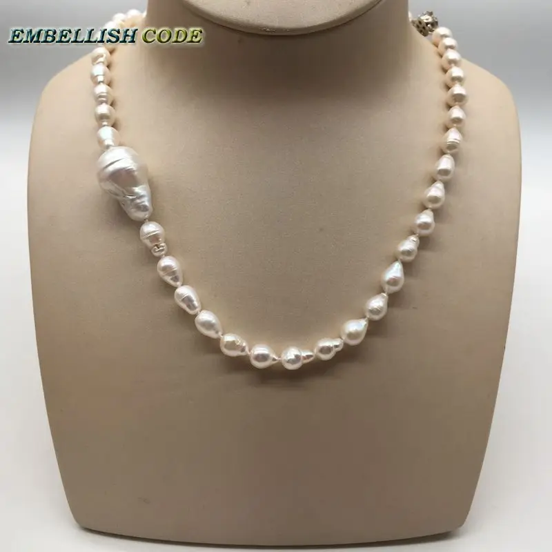 NEW Design Charming Choker Necklace Biggest In Middle Baroque Fireball Pearl Freshwater Small Pearls Chain With Queen Pendant