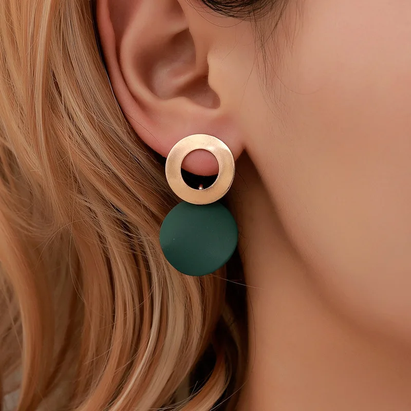 Pendientes colgantes de lentejuelas de arco de moda europea y americana para mujer, nueva personalidad, discos de pintura geométricos de Metal