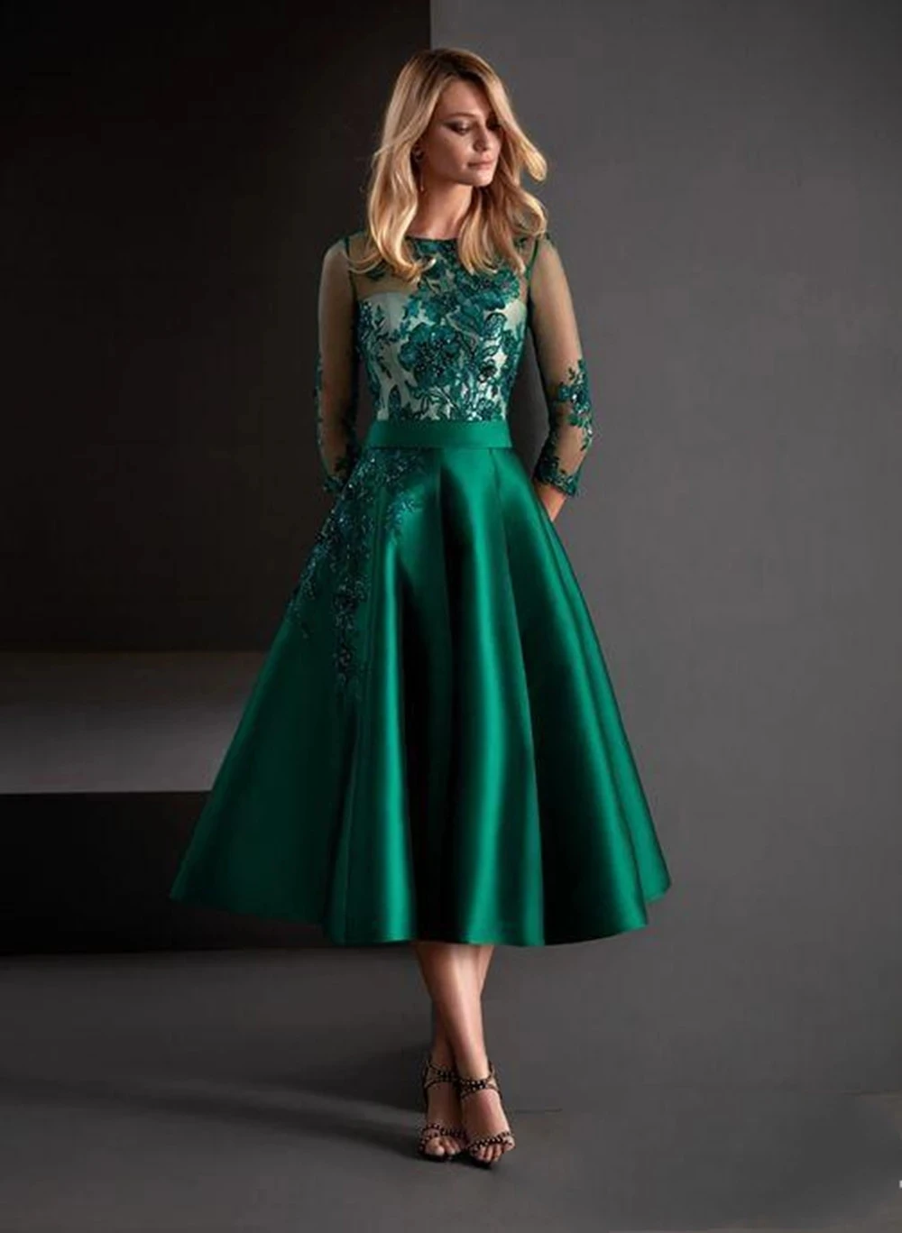 

Green Mother Of The Bride Dresses A-line 3/4 Sleeves Tea Length Appliques Beaded Plus Size Short Groom Mother Dresses Wedding