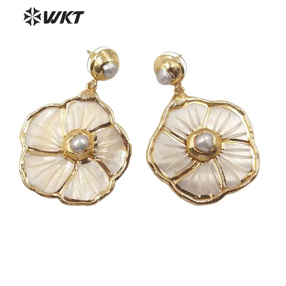 WT-E591 WKT Natural Shell Earrings Flower Shape With 18k Gold Electroplated Women Fashion Cocktail Party Jewelry