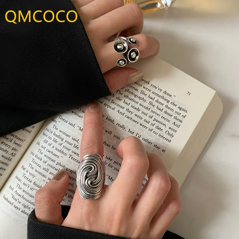 QMCOCO Classic Vintage Sillver Color Design Flower Twist Stripe Geometric Ring For Women Light Luxury Fashion Fine Party Gifts