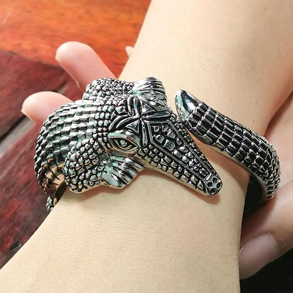 Vintage Alloy Cuff Bangles For Women Statement Metal Crocodile Shaped Bangles Bracelet Ancient Style Fashion Jewelry 2022 New