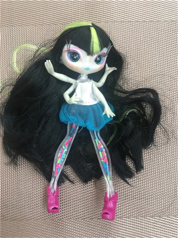 Muñeco de Una Verse Monsters para niña, juguete de niña, regalo de cumpleaños, novi-estrellas, pelo largo, 20cm, con ropa, regalo de cumpleaños