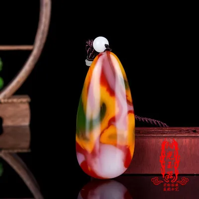 

Coloured Jade Raw Stone Hanging Parts in Hetian Xinjiang