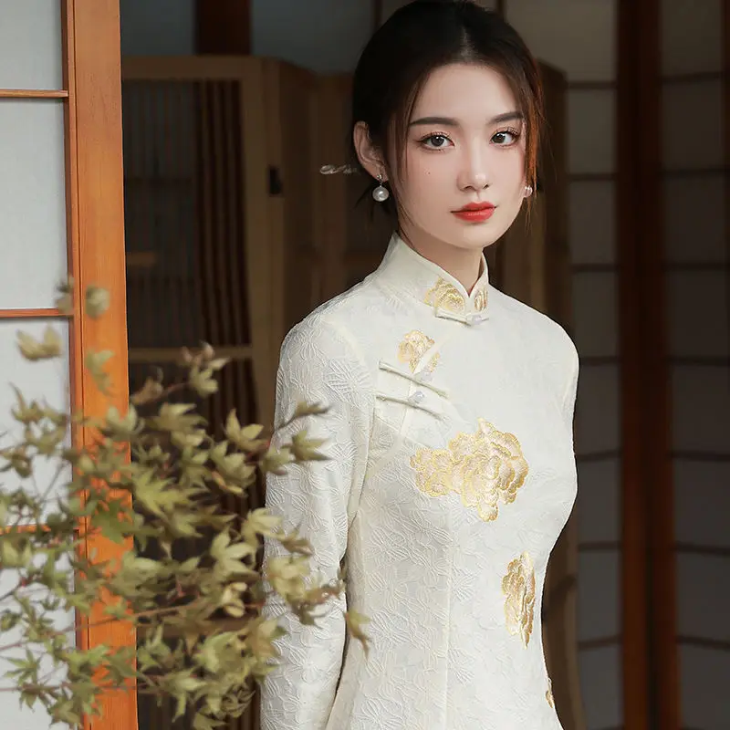 Improved Cheongsam 2021 New Beige Embroidery Elegant Young Women Autumn Winter Retro Daily Qipao Party Dress