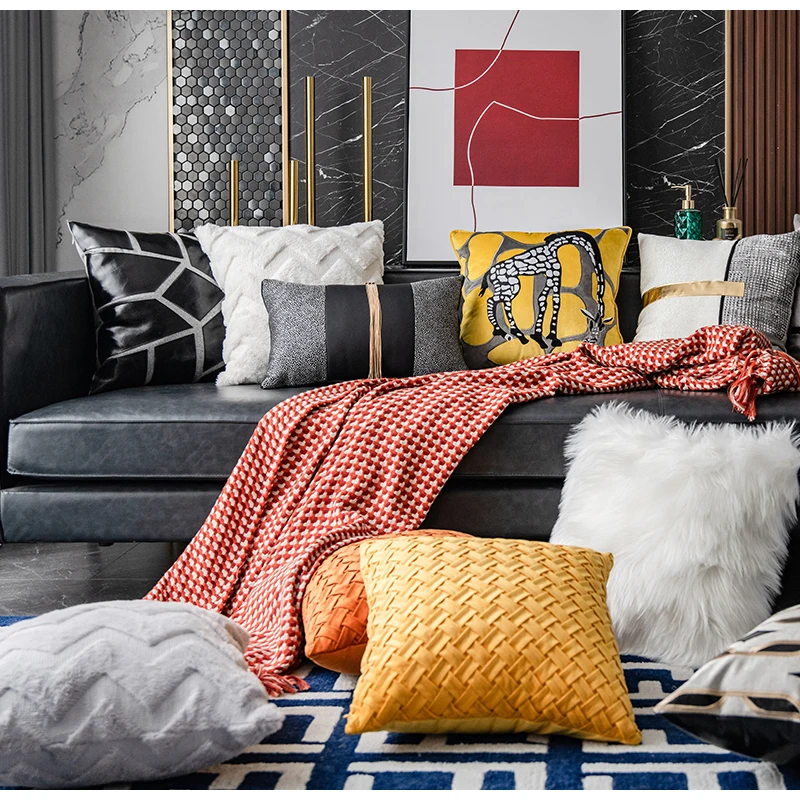 Medicci Home Metropolitan Style Cushion Cover Designer Giraffe Embroidered Cut Velvet Living Room Sofa Pillow Cases Chic Luxury