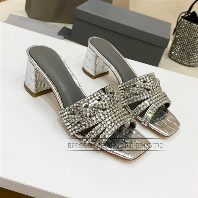 Luksusowe Rhinestone Fretwork sandały damskie letnie kwadratowe z wystającym palcem prawdziwe skórzane kopyto pięty Slingbacks Party Shoes Woman