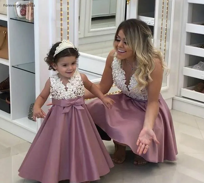 

2019 Princess Cheap Lovely Cute Flower Girl Dresses Satin Mother and Daughter Toddler Long Kids First Holy Communion Dress