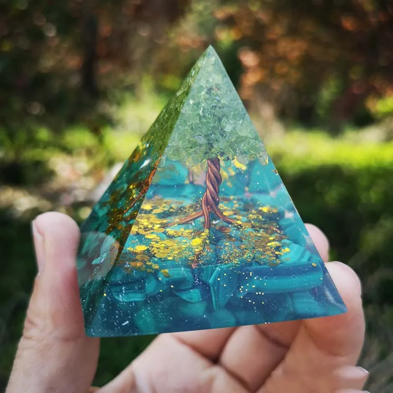 Orgonite Pyramid Green Malachite Crystal Crushed Stone Power Tower Healing Helping Chakra Resin Decorative Craft Jewelry