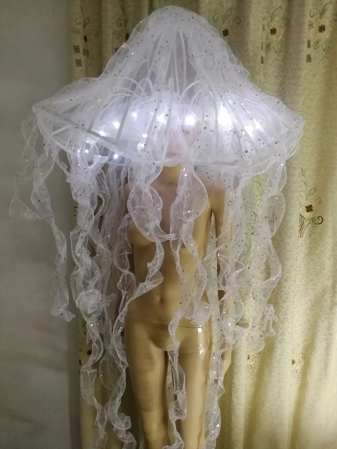 여성용 LED 비키니 진주 브라 세트와 큰 모자 DJ 의상 나이트클럽 바 여성 가수 댄서 DS 무대 의상 캣워크 댄스웨어