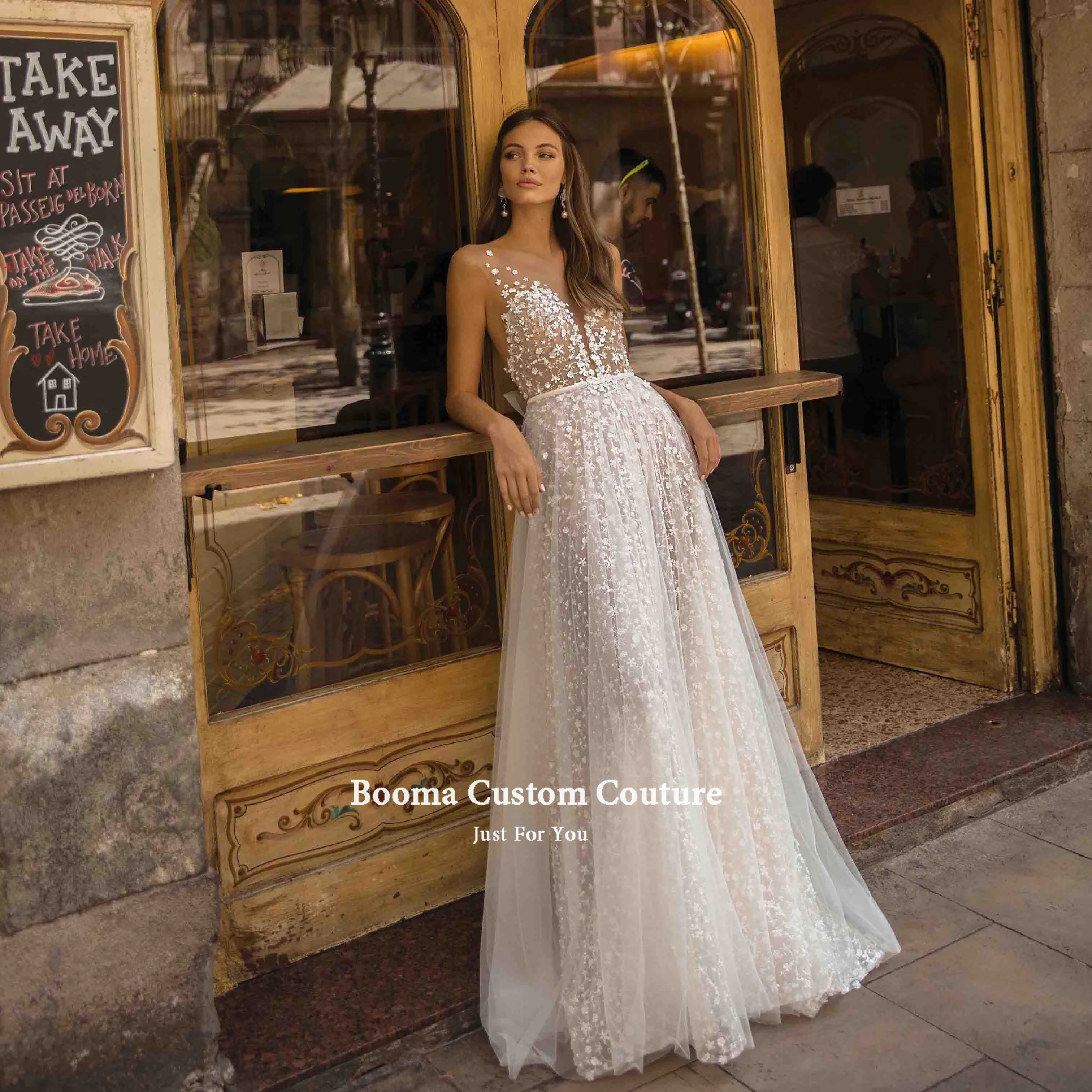 Booma Delicate Lace Praia Vestidos De Casamento Mergulhando Decote Ilusão Boho Vestidos De Noiva Arco De Volta A Linha De Tulle Vestidos De Casamento