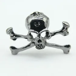 New personality punk skull brooch gun black skull paint brooch suitable for sweater stitch Halloween gifts and accessories