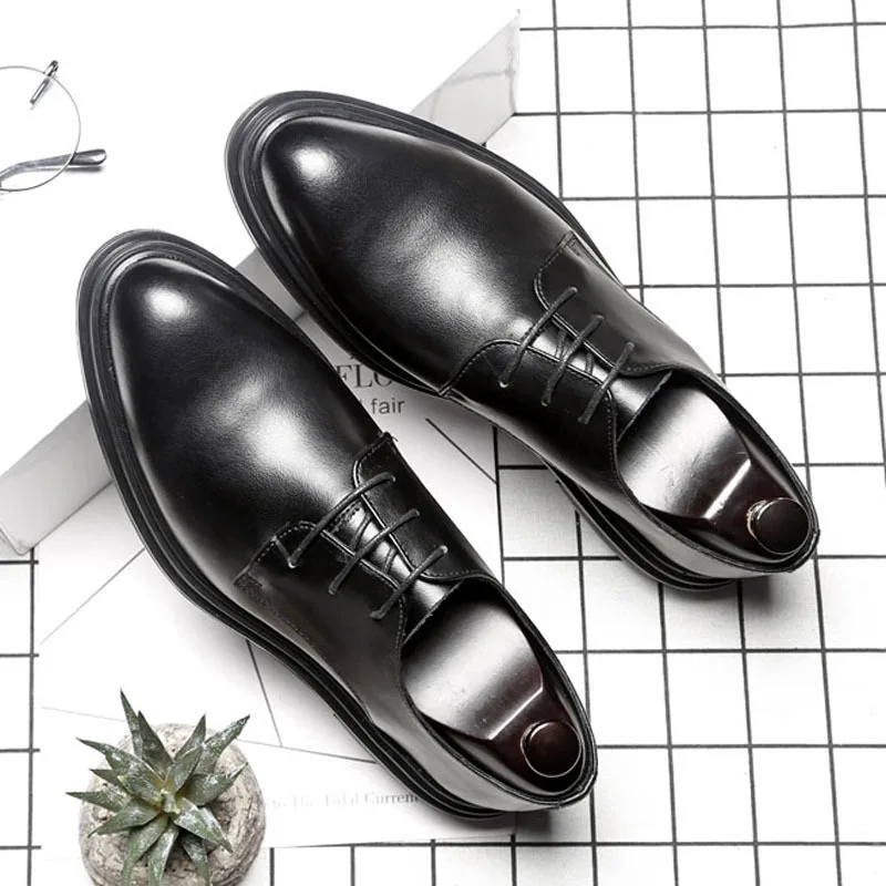 

Men Oxfords Shoes Male Formal Shoes Patent leather Men Brogues Shoes Lace-Up Bullock Business Dress 559