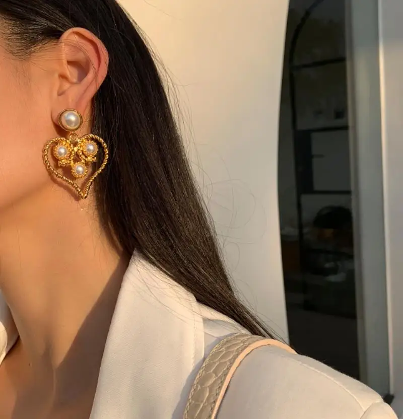 HUANZHI 2020 Vintage Baroque Pearl Big Love Heart Drop Earrings Gold Color Metal Geometric For Women Girls Party Travel Jewelry image 4