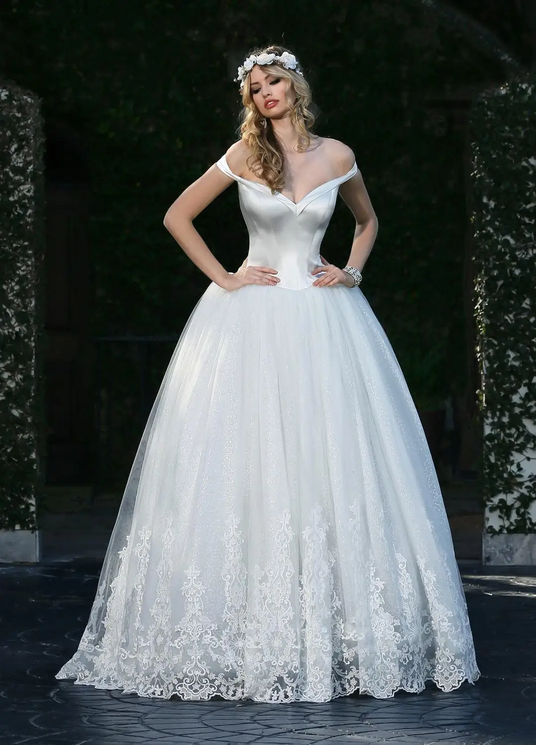 Robe de mariée en dentelle, épaules dénudées, avec traîne, sur mesure, coupe trapèze, grande taille, 2020