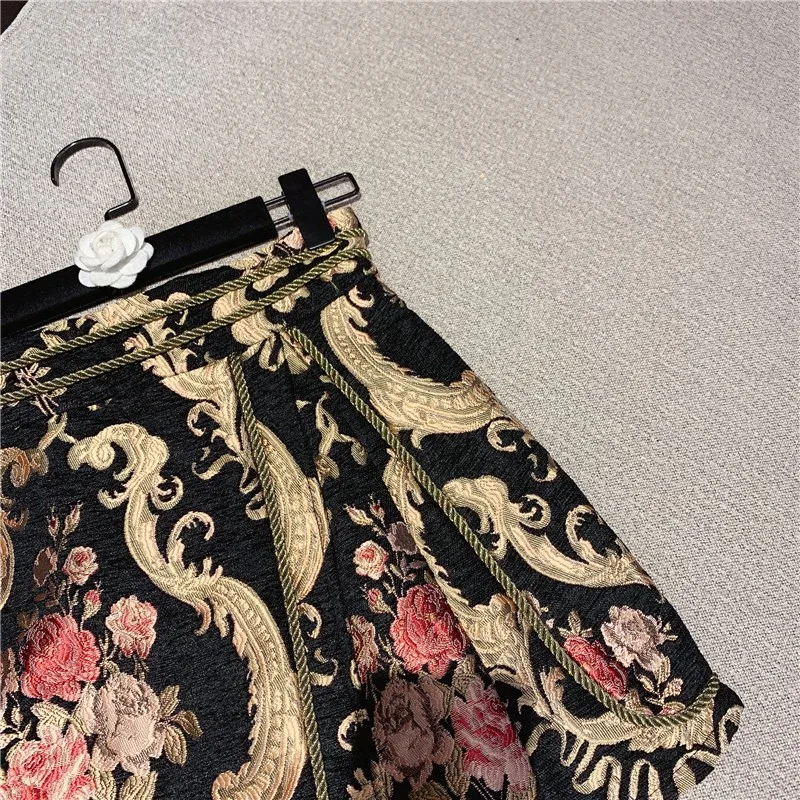 Vintage Mini Trousers Flowers Embroidery High Waist A Line Shorts Skirts Women Slim Fit Zipper Asymmetrical Design Luxury Shorts