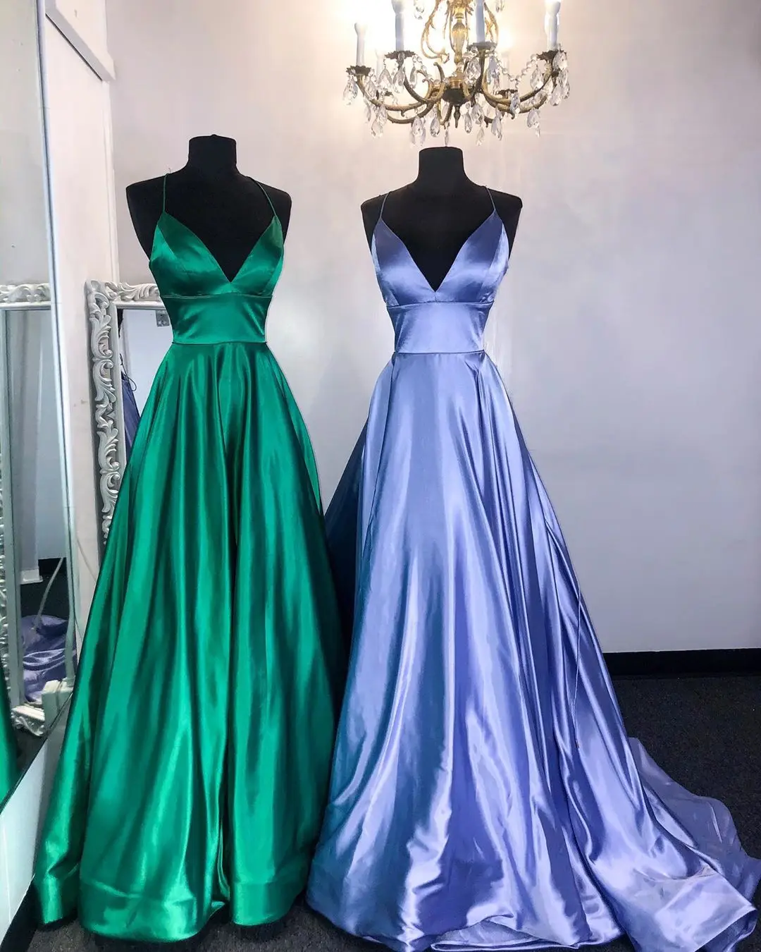 Vestido largo verde de satén para dama de honor, traje de fiesta de boda con escote en V profundo, tirantes finos, 2021