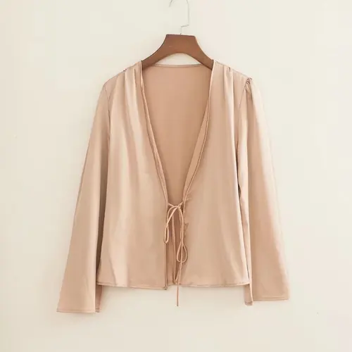 חולצות וחולצות