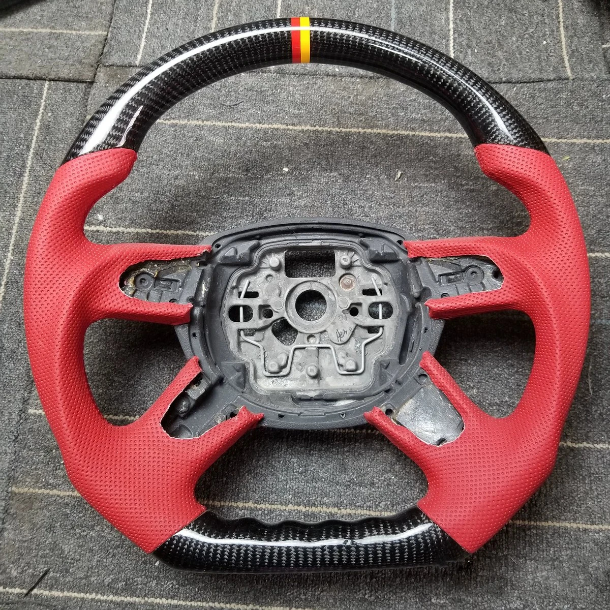 

For Audi A3 A4 A5 A6 A7 Q3 Q5 Q7 Fully Perforated Steering Wheel Flat Bottom Steering Wheel Sporty Carbon Fiber Steering Wheel