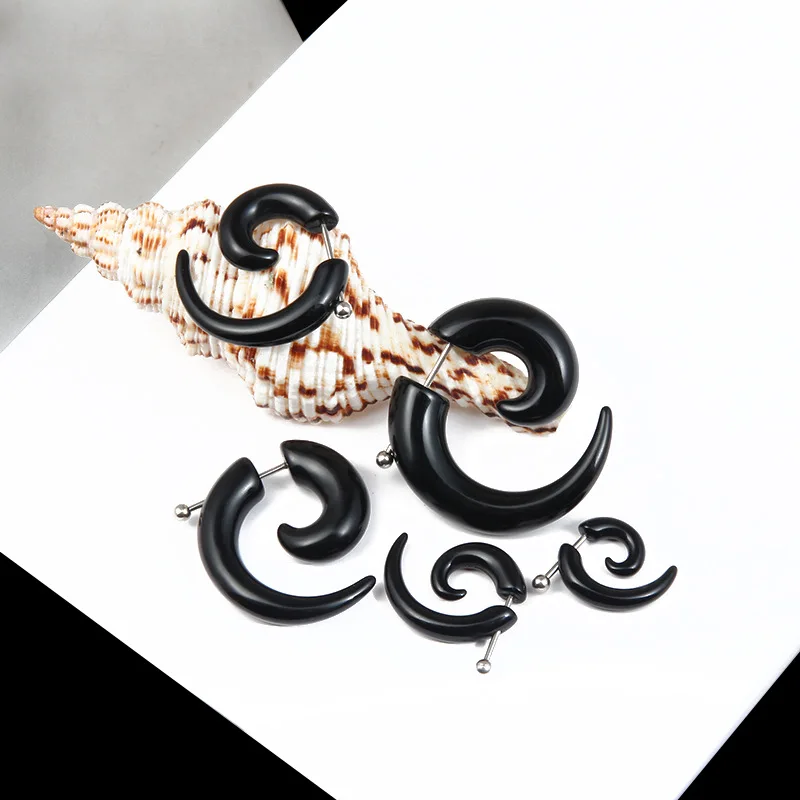 1 piece Punk Acrylic Black Bull Horn Snail Shape Earrings For Men / Women Hip-hop Rock Party Personality Ear Jewelry