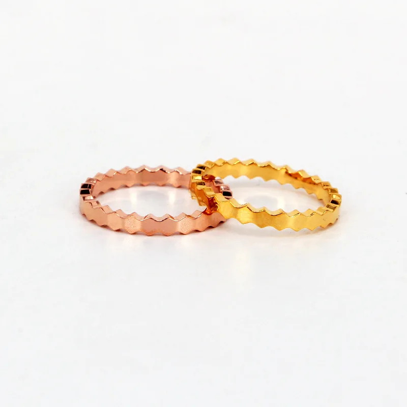 Stainless Steel Handmade Honeycomb Hot Honeycomb Honeycomb Cake and Small Bee Hexagonal Nest Ornaments Jewelry Engagement Ring