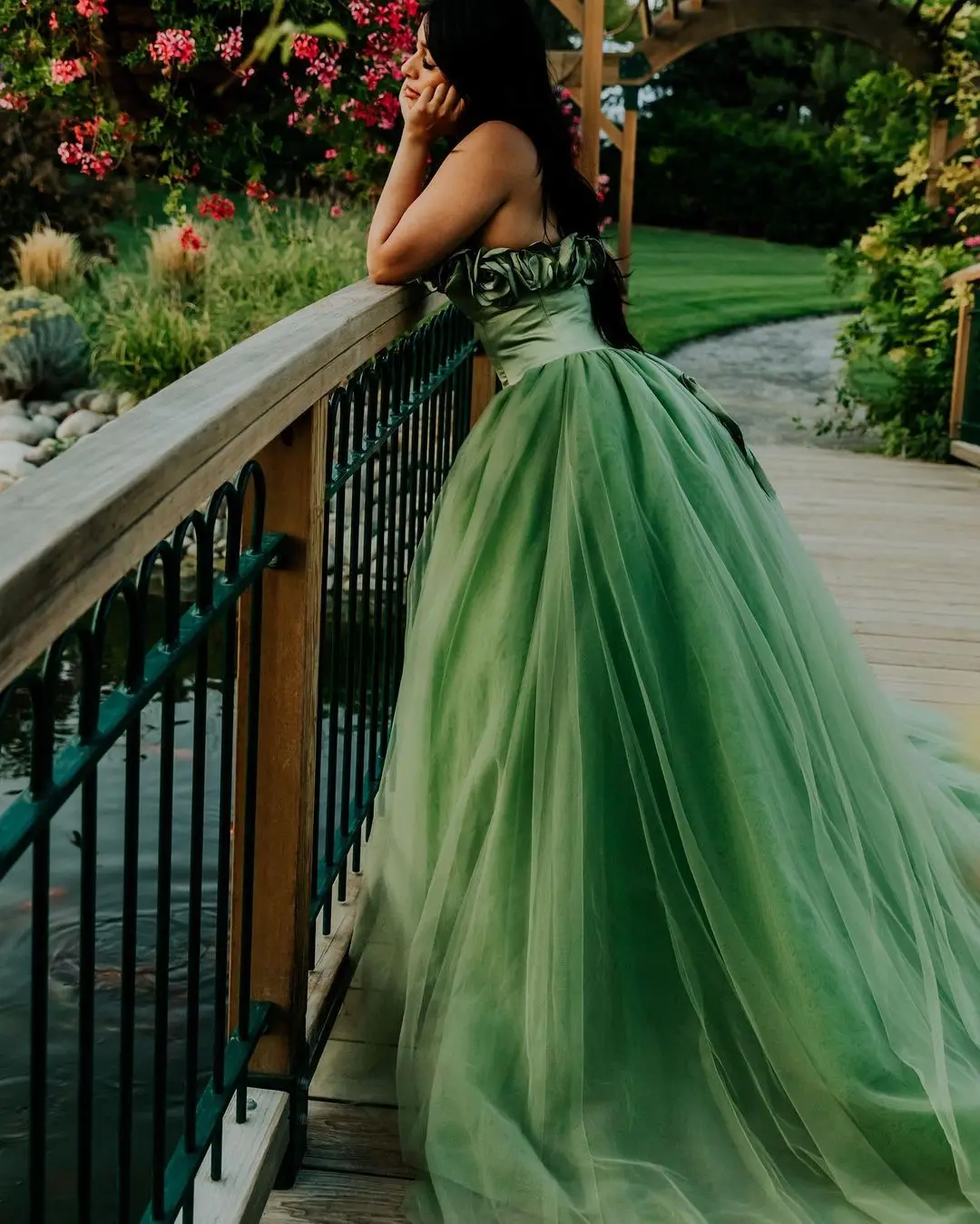 Vestido Floral verde sin tirantes con cordones en la espalda, vestido de baile en capas de tul, vestidos de noche con tren, elegante vestido de boda