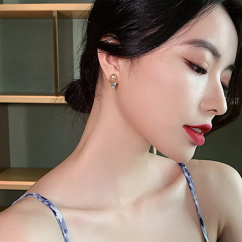 2023 Korean New Fashion Pearl Mermaid Tail Gold Colour Stud Earrings  Simple Exquisite Crystal Statement Earrings Women\'s jewelr