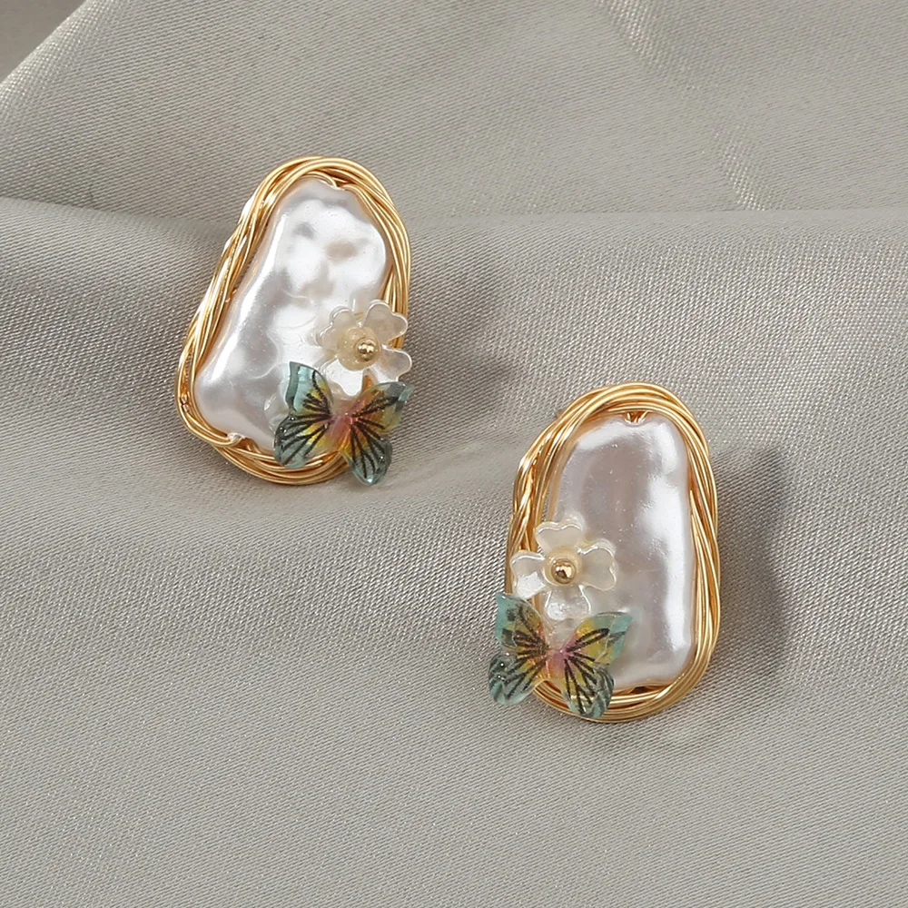 New Hand-wound Temperament Retro Exquisite Earrings Female Baroque Pearl Fashion Earrings