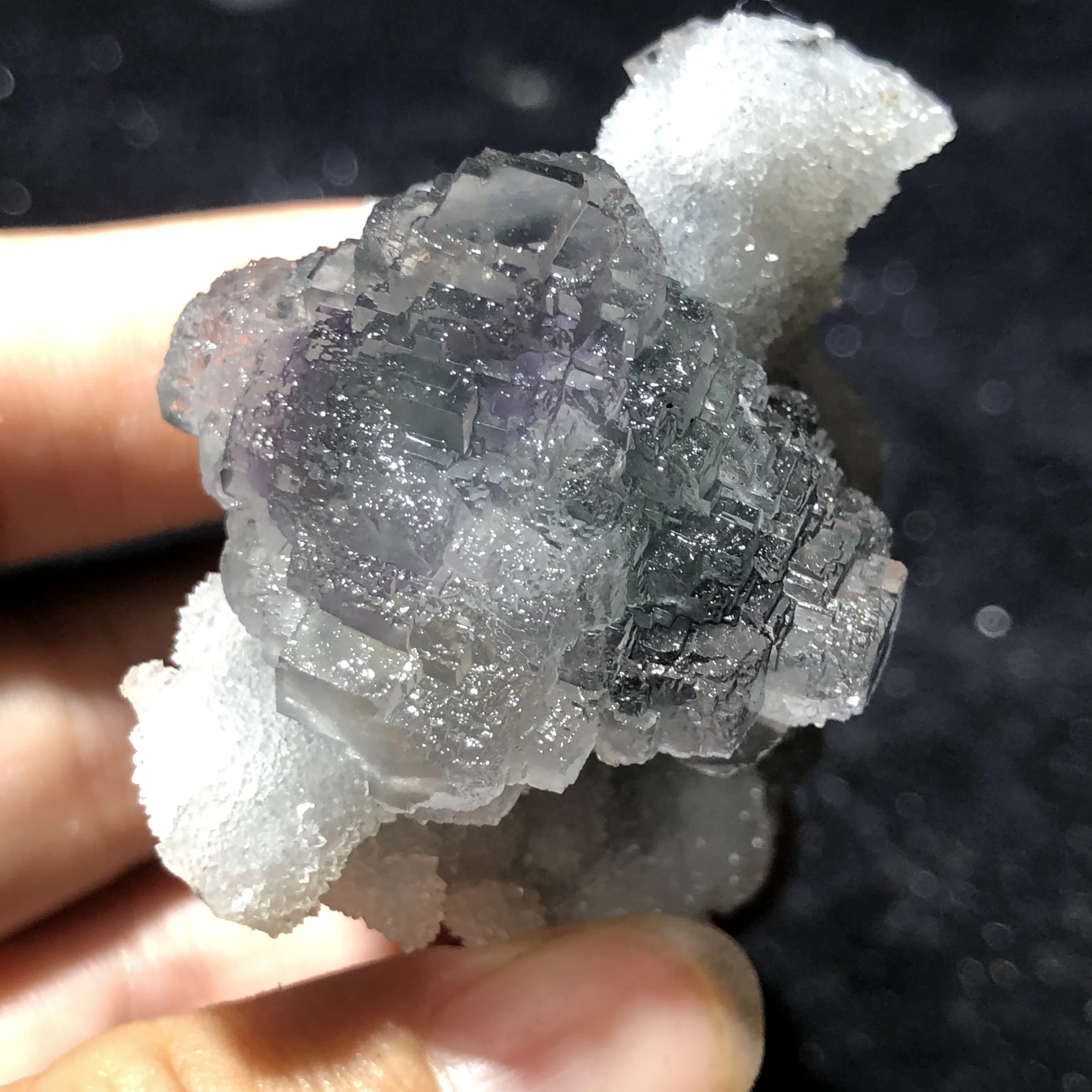 71.9gNatural octahedral ladder purple heart fluorite and quartz symbiotic protolith for home decoration mineral specimens