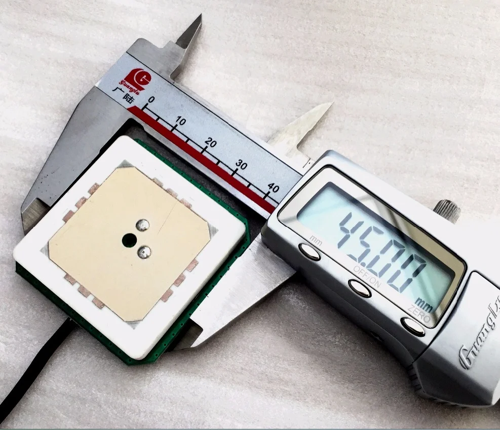 SMA Interface of Double Feed Point High Gain 38DB GPS+Beidou RTK Differential Antenna