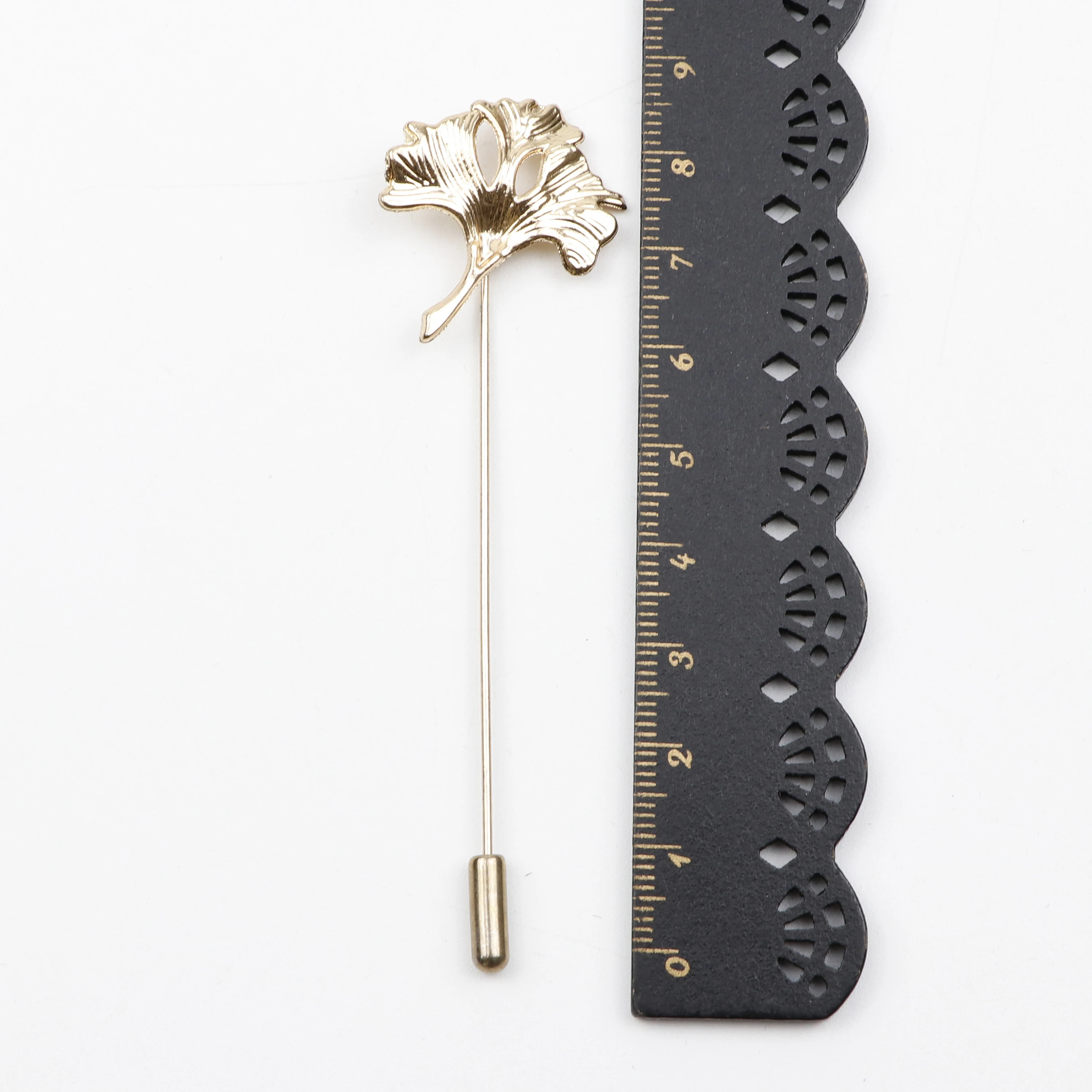 Men\'s Golden Black Luxury Brooches Various Leaf Ginkgo Fower Pin Chic Fashion Men Suit Shawl Collar Lapel Pins Daily Accessory
