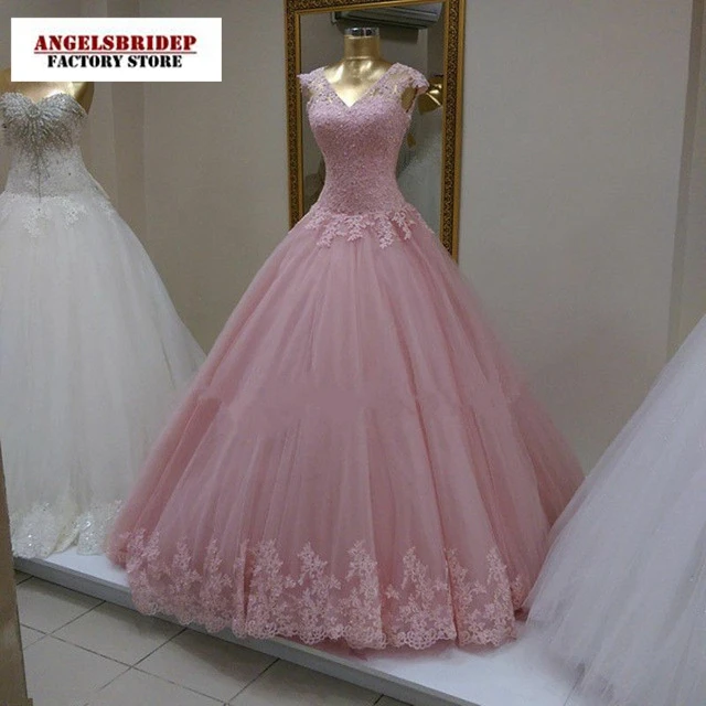 

Cap Sleeves Ball Gown Quinceanera Dresses Charming Appliques Vestidos De 15 Anos V-Neck Tulle Masquerade Princess Gowns