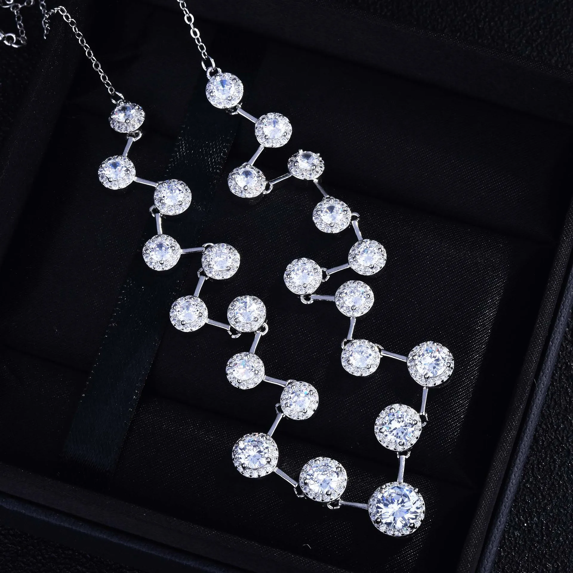 Foydjew New Trend Elegant Jewelry Wedding Zircon Necklaces For Women Fashion Artificial Diamond Choker Necklace For Party Gifts