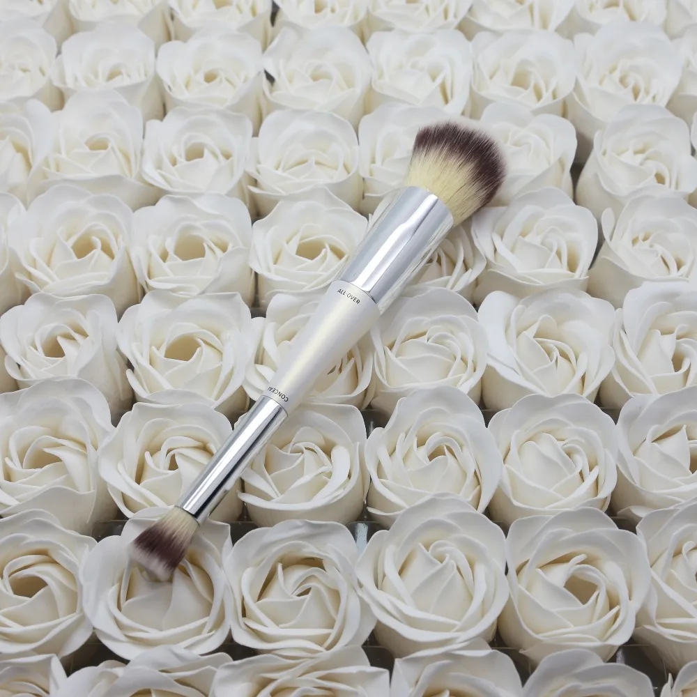 Its cosmetics allover makeup brushes N0.7 pearl white