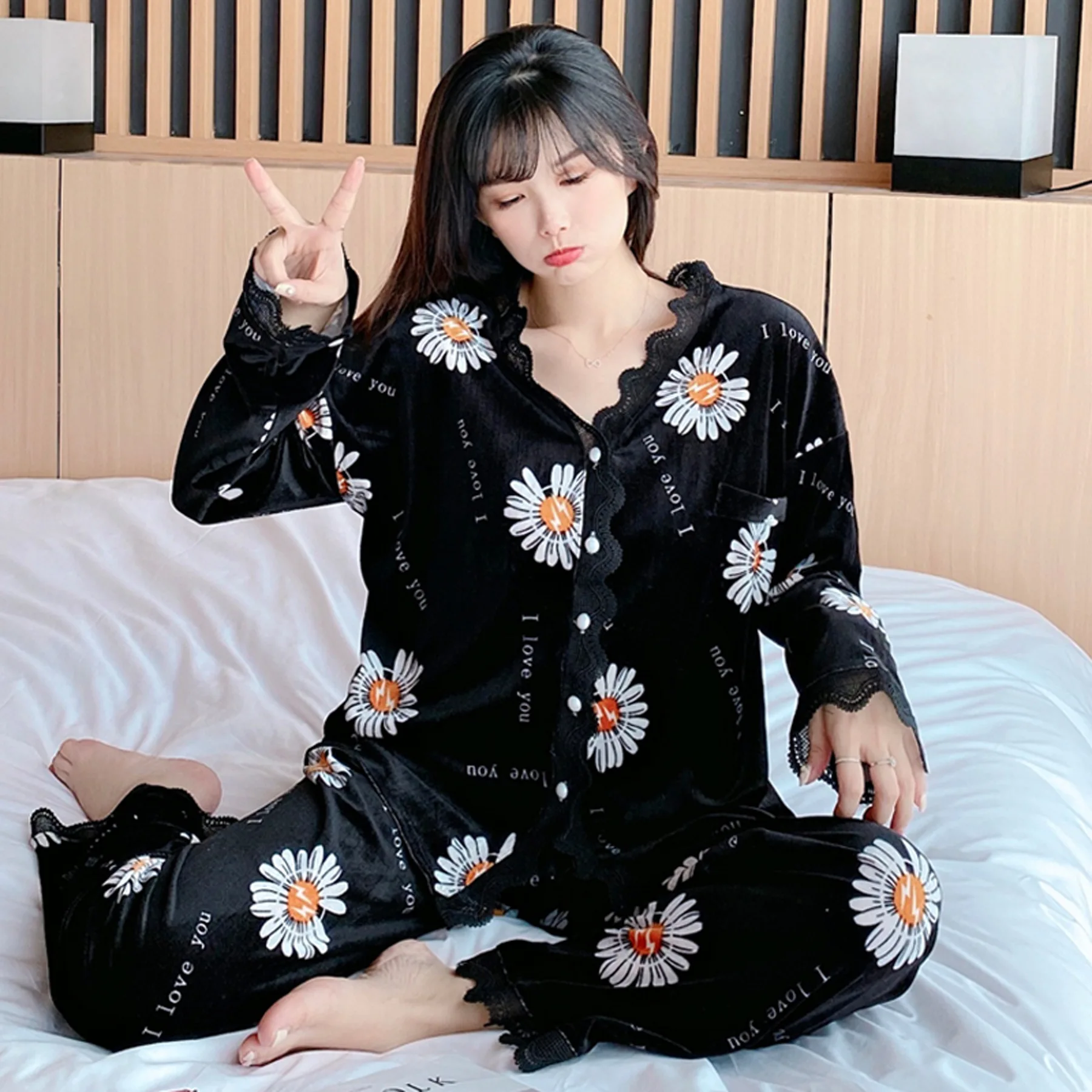 

Female Lace Sleepwear Casual Nightwear Flower 2PCS Pajamas Suit Velour Autumn New Home Clothes Velvet Pyjamas Intimate Lingerie