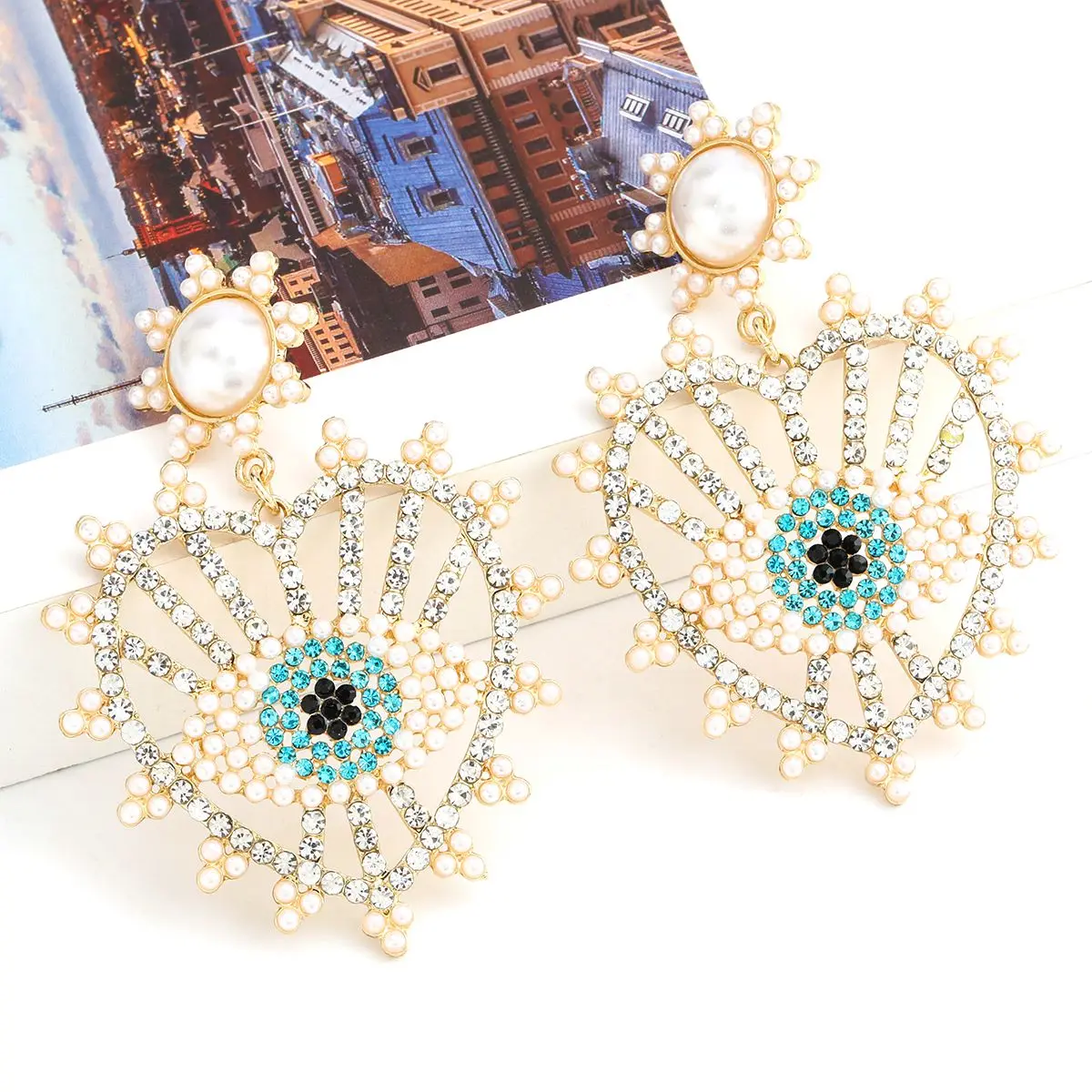 Herdream Unusual Colored Crystal Hollow Pearl Eyes Studded Big Love Earrings For Women Sexy Popular Girls Fashion Jewelry Trendy