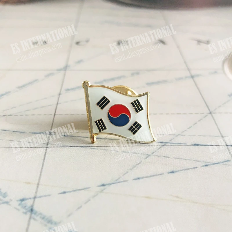 Korea National Flag Lapel Pins Crystal Epoxy Metal Enamel Badge Paint Brooch Souvenir Suit  Personality  Commemorative  Gifts