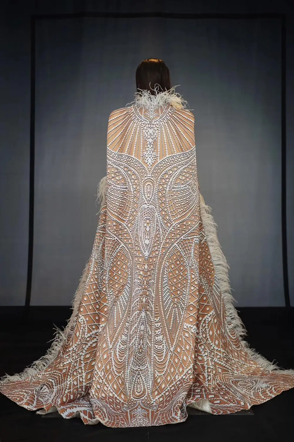 Sexy Pattern Feather Jumpsuit With Long Cloak Unisex Stretch Bodysuit Party Stage Costumes Women Men Singer Performance Wear