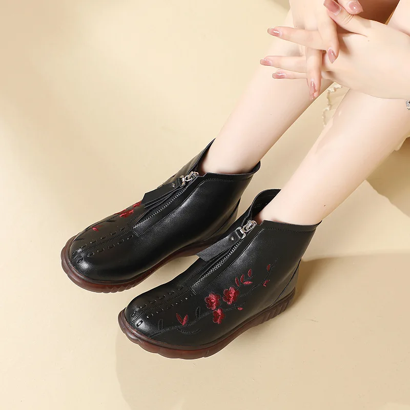 New Exquisite Embroidery Top Cowhide Plush / Wool Boots Flat Soft Sole Comfort Winter Shoes Woman Boots Fashion Ankle Boots