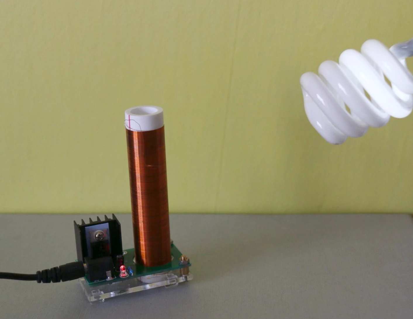 2020 NOUVELLE bobine Mini Tesla avec alimentation 9V 1A